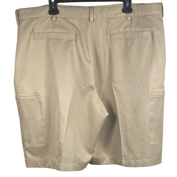 IZOD Shorts Men's Size 42 Classic Fit Khaki Flat Front Golf Tan Six Pockets - Picture 2 of 5